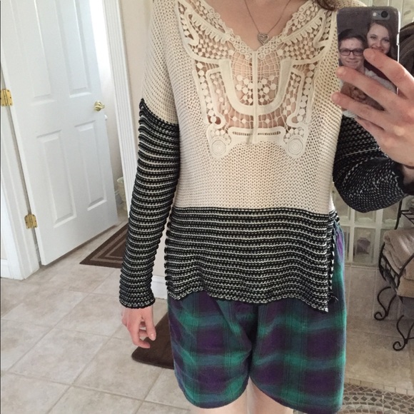 Black and white lace sweater top - Picture 2 of 5